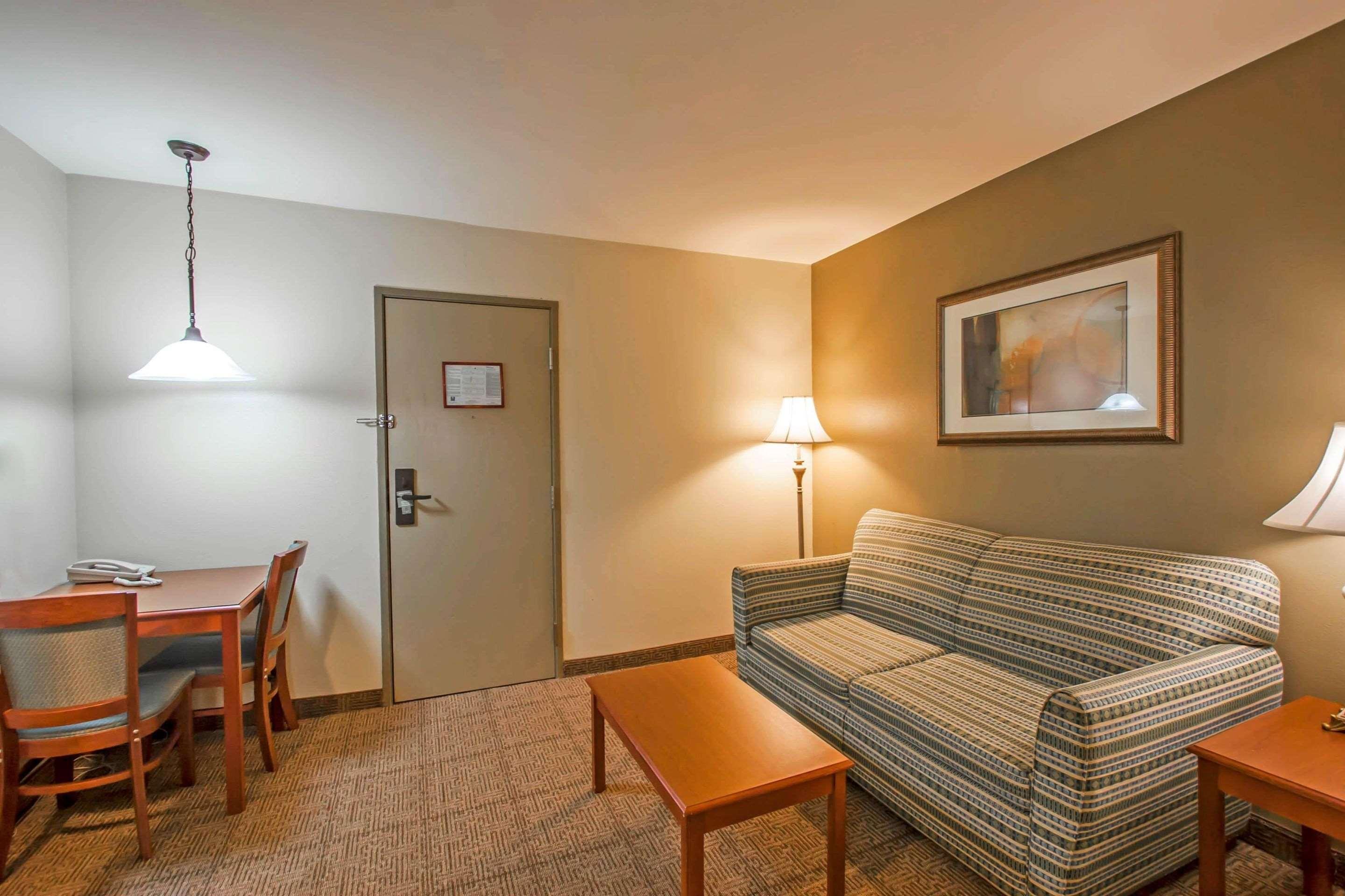 Quality Inn & Suites Germantown North Extérieur photo